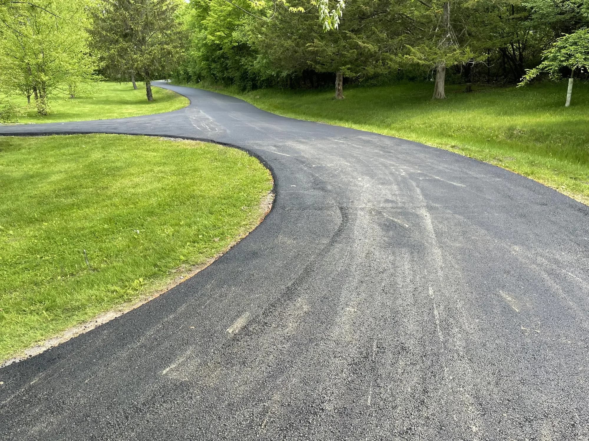 Hudson Valley driveway sealing by Muddy Driveways and Paving