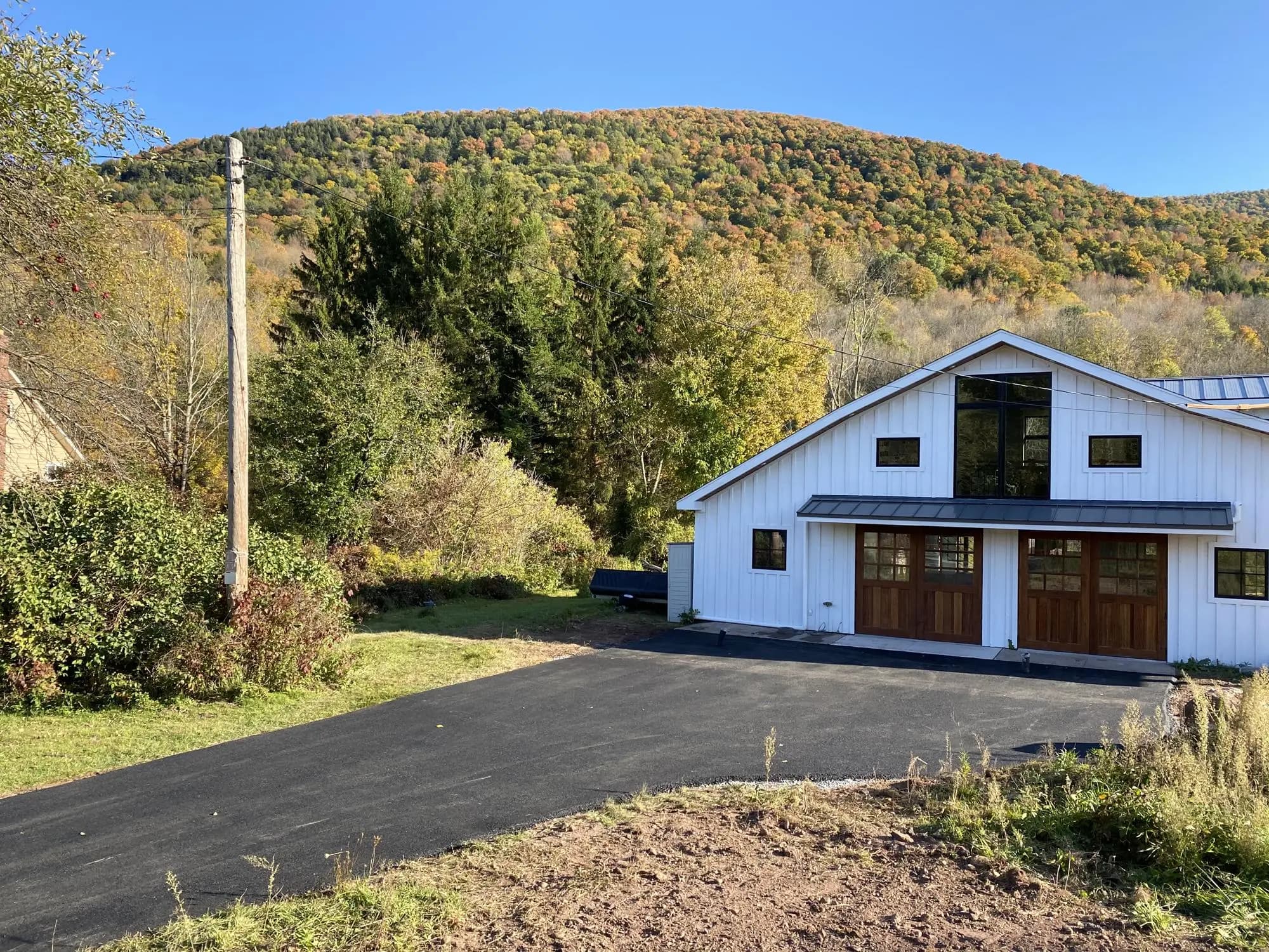 Hudson Valley driveway sealing by Muddy Driveways and Paving