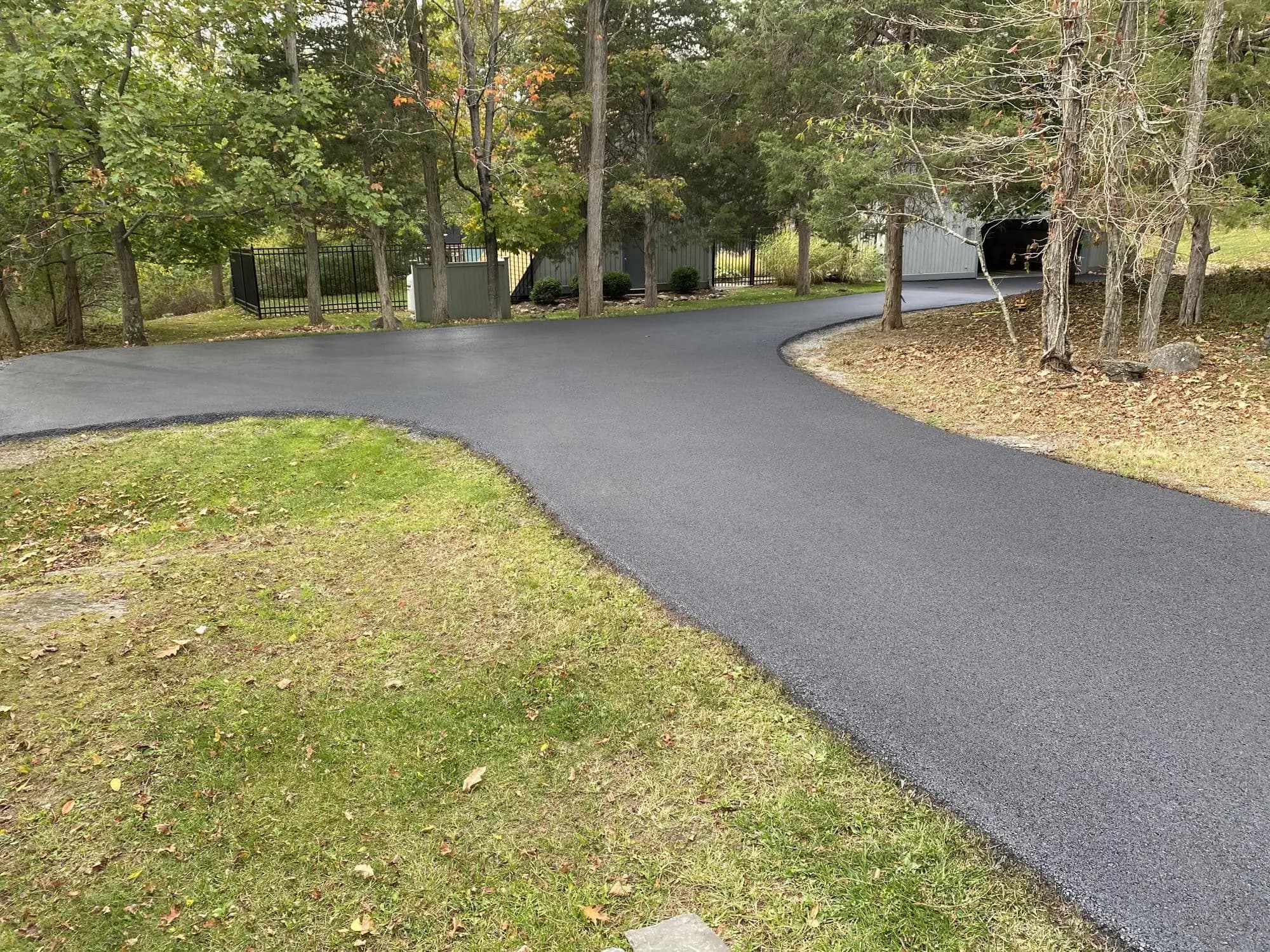 Durable asphalt paving for Hudson Valley roads by Muddy Driveways